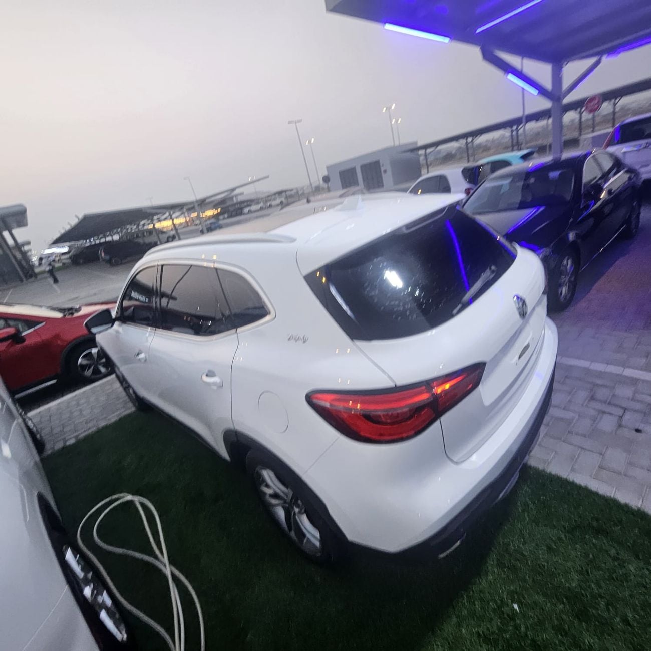 أم جي HS LUXURY