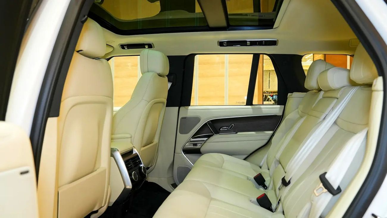 Land Rover Range Rover SE P360 - V6 / Warranty And Service Contract / Gcc Specs