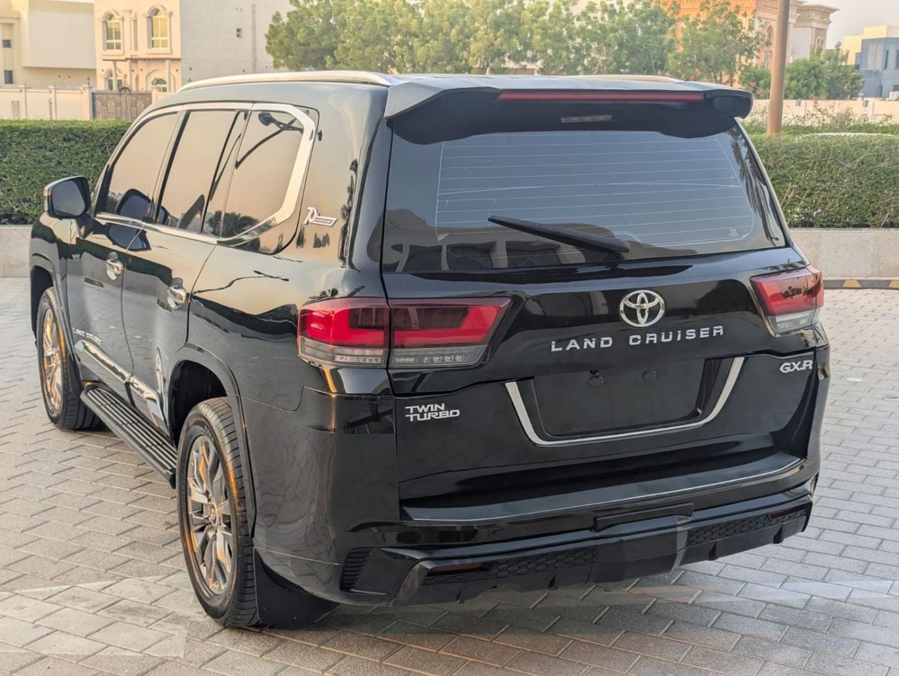Toyota Land Cruiser GXR 2017 Toyota Land Cruiser GXR Diesel Specs Facelifted 2026 V8 4.5L Well-maintained