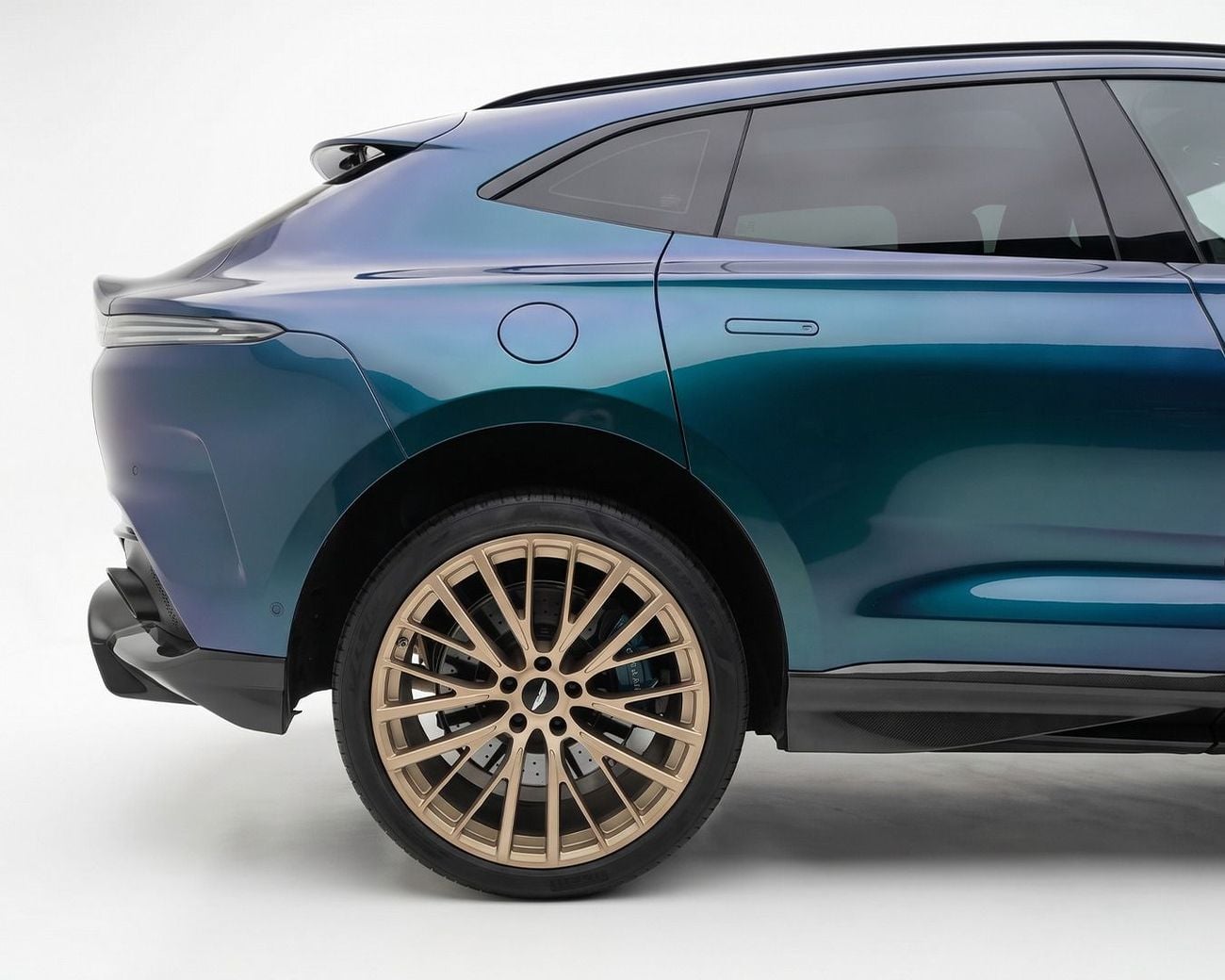 Aston Martin Dbx707 STANDARD l GCC Specs | AED 12,459 / Monthly
