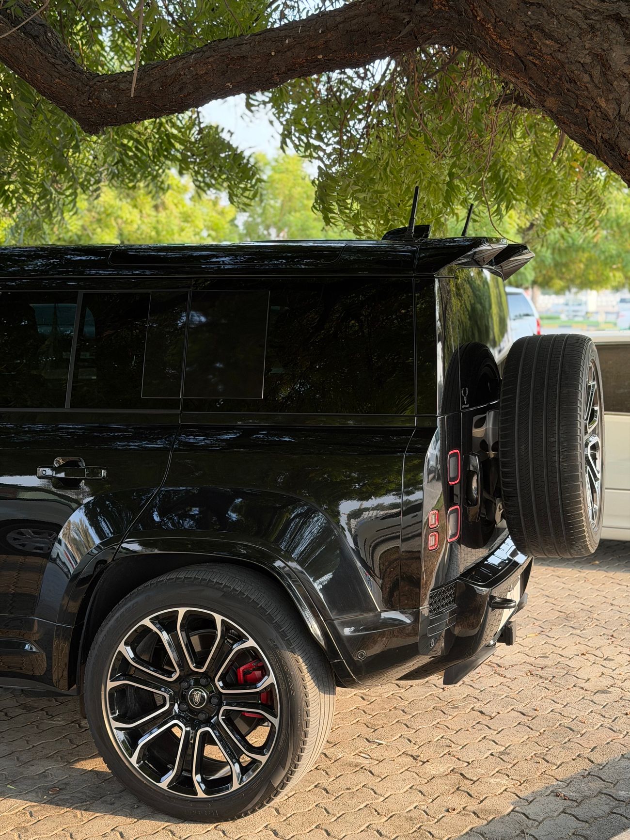 Land Rover Defender 110 HSE P525