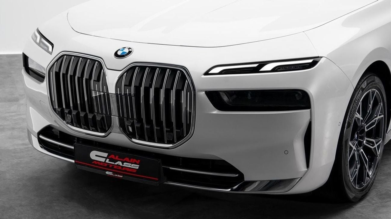 BMW 735i STANDARD - 2023 - GCC Specs - Under Service Contract