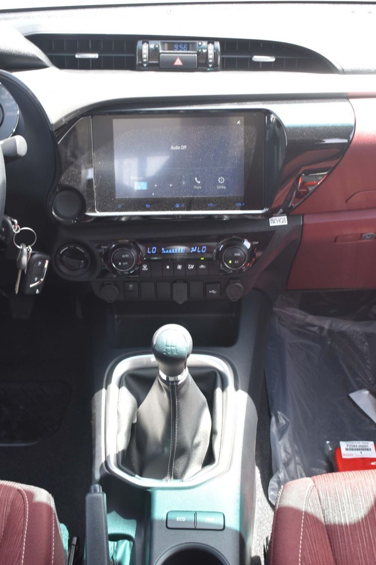 Toyota Hilux SGLX 2025 MODEL:TOYOTA-HILUX 4X4 2.7 MT DC DISPLAY AUDIO AUTO & RR AC, W/O BEDLINER MATERIAL CODE: