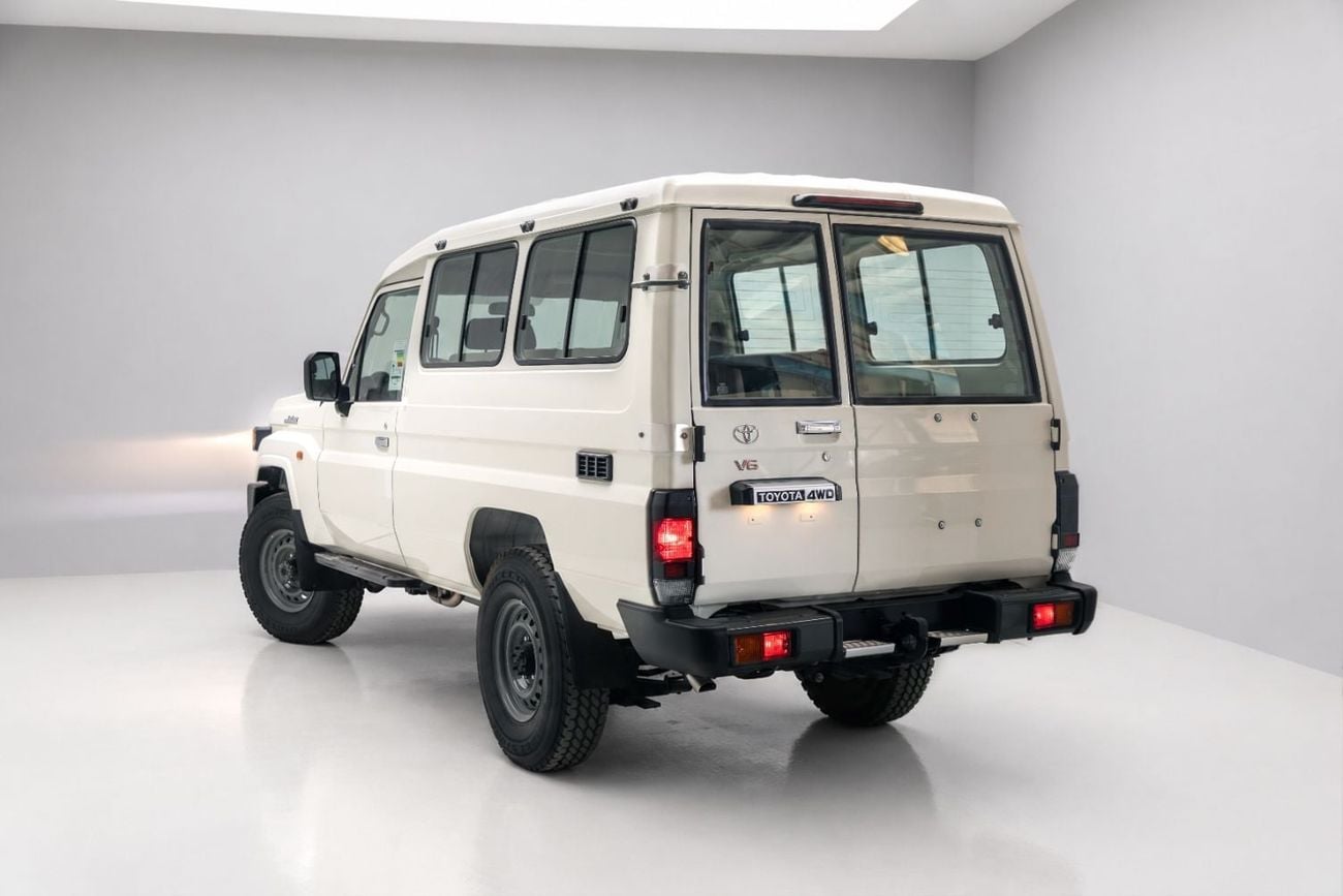 Toyota Land Cruiser 70 LC 78 HARDTOP 4.0L AT - White Inside Oak | Export Only