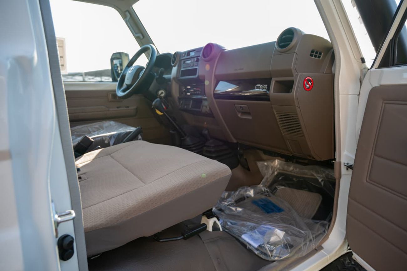 Toyota Land Cruiser 70 LC 78 HARDTOP 4.0L MT