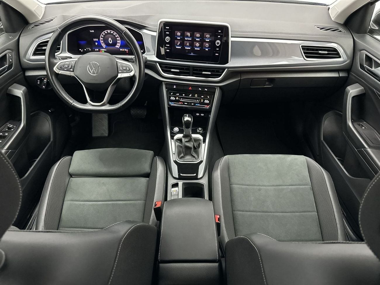 Volkswagen T-ROC STYLE 1.4L | Blind Spot Monitor | Advanced Safety Features | Rear Camera | Keyless Start
