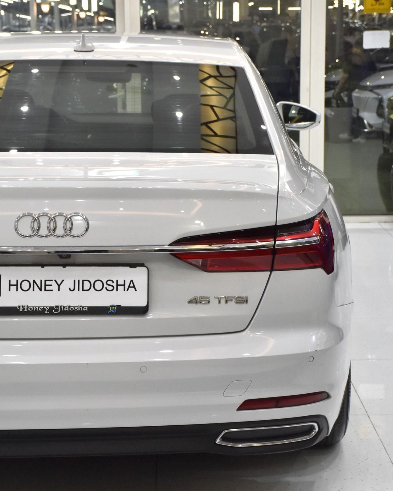 أودي A6 45 TFSI عرض ممتاز لسيارة أودي A6 45TFSi (موديل 2020) باللون الأبيض بمواصفات خليجية