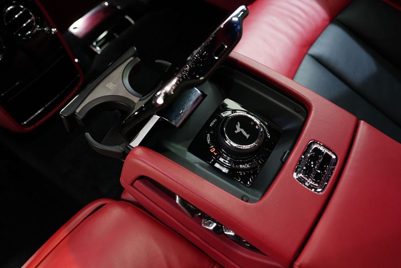 Rolls Royce Phantom STANDARD Std 6.8L VIII, Bespoke Audio, Rear Entertainment, Brushed Steel Bonnet, GCC Specs!!