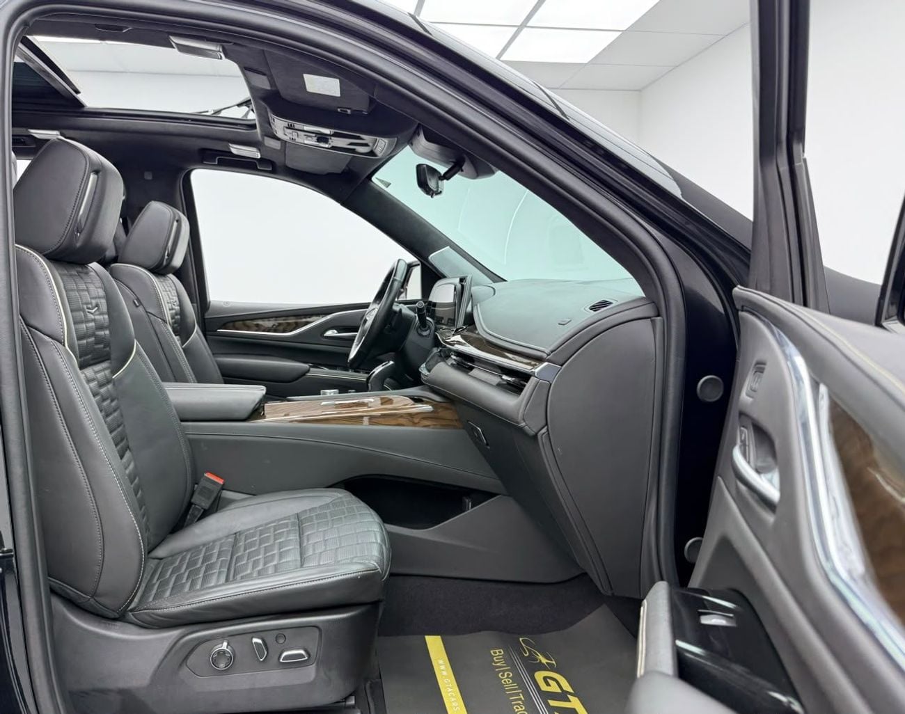 كاديلاك إسكالاد SPORT PLATINUM 2024 Cadillac Escalade Black Edition, 2028 Cadillac Warranty, Pilot Seats, GCC