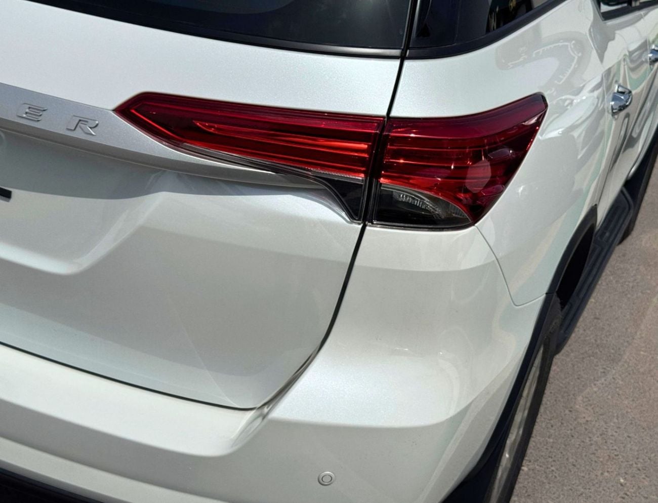 Toyota Fortuner EXR TOYOTA FORTUNER || 2.7L PETROL V4 / FABRIC SEATS / MANUAL AC (CODE # FPMB)