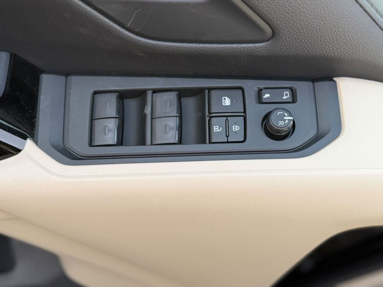 Toyota Land Cruiser GXR 3.3L TWIN TURBO DIESEL BASIC OPTION WITHOUT SUNROOF 2026 MODEL