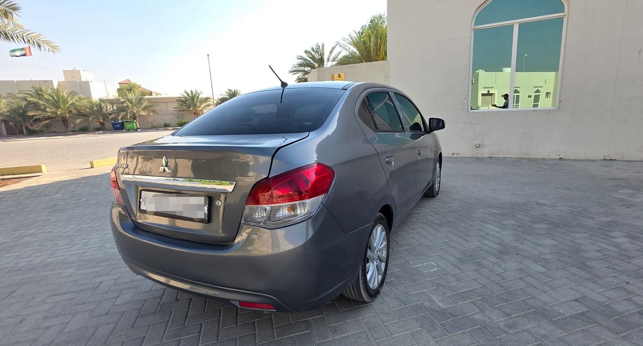 Mitsubishi Attrage GLX
