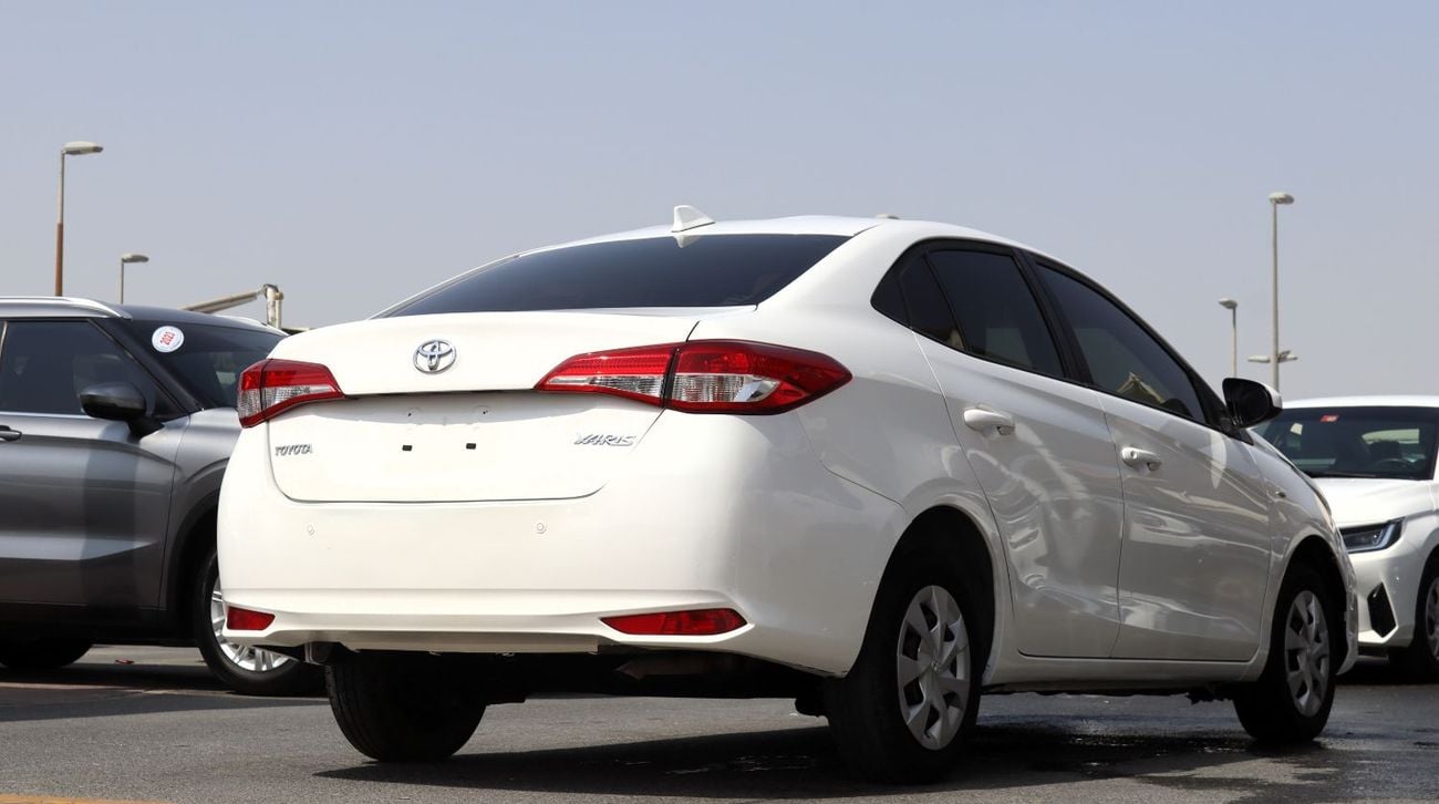 Toyota Yaris E ACCIDENTS FREE - GCC - ORIGINAL PAINT - SEDAN - PERFECT CONDITION INSIDE OUT