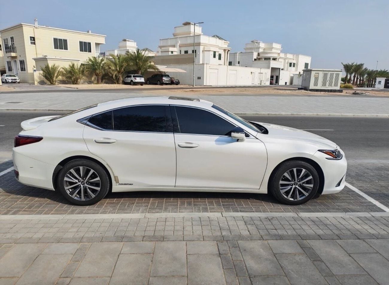 لكزس ES300h PREMIER