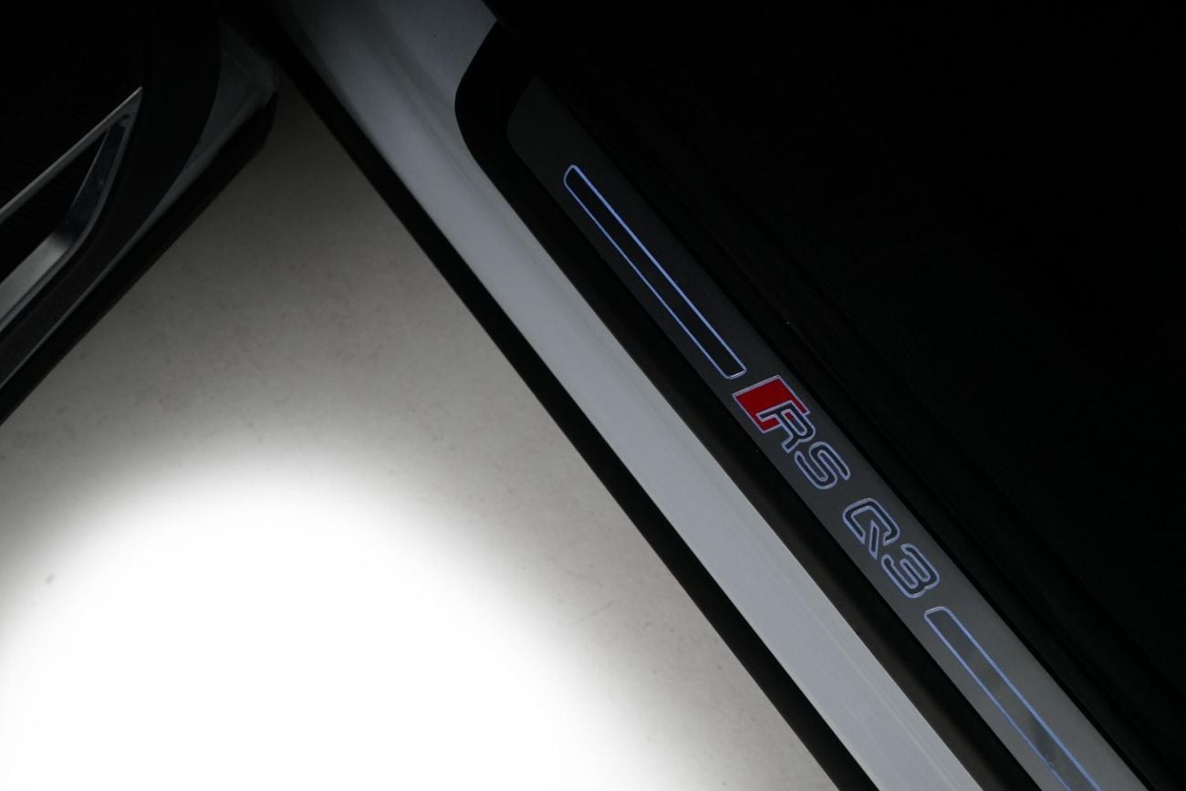 Audi RSQ3 STANDARD TFSI quattro 2.5L Premium Leather Interior-Red Interior Inserts-Honeycomb Stitching