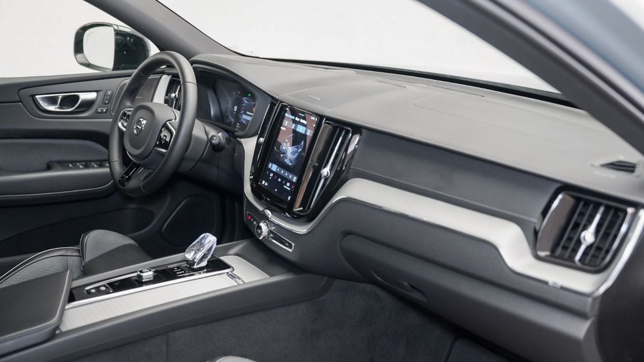 فولفو XC 60 B5 Ultimate Dark