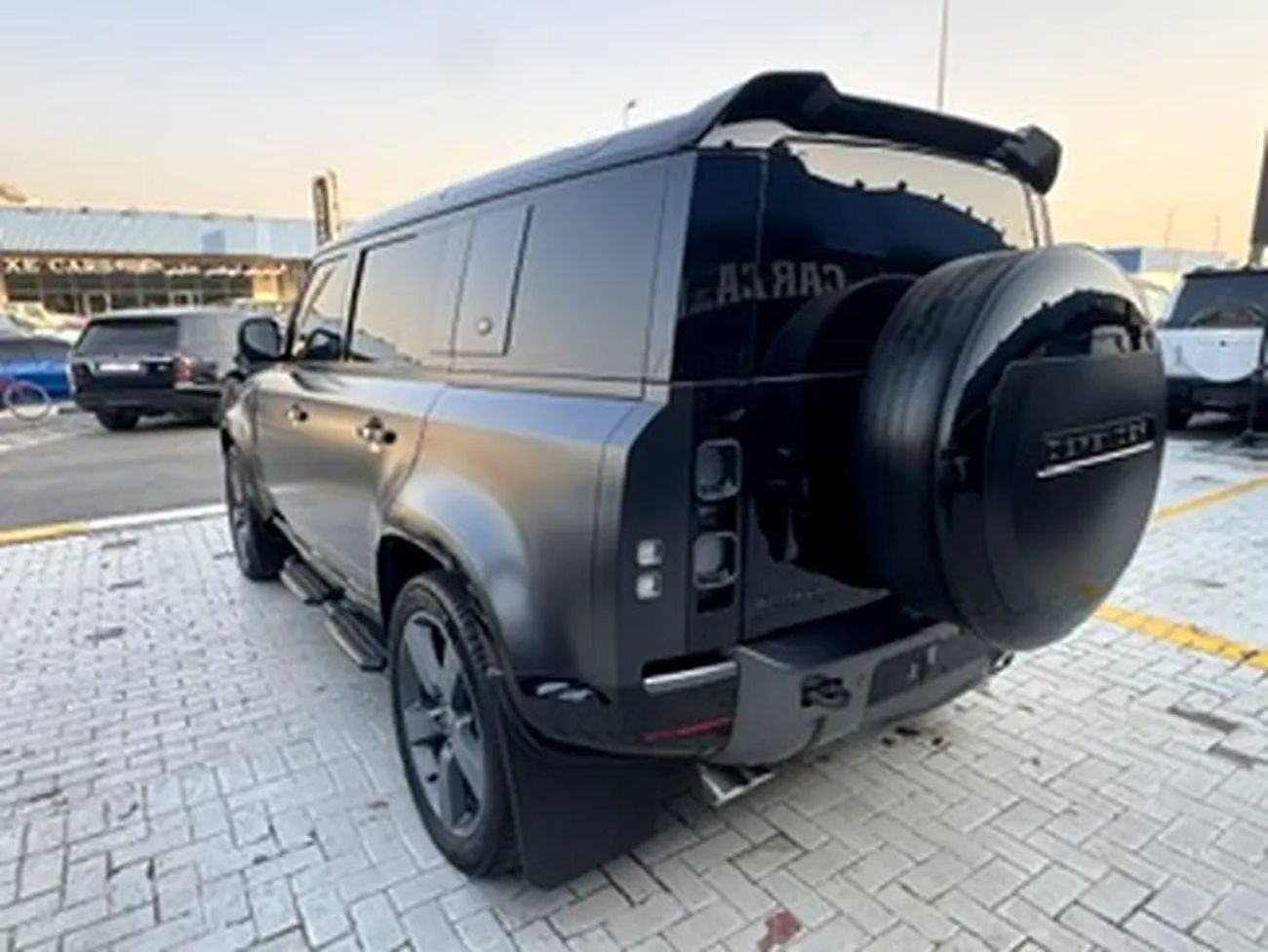 لاند روفر ديفندر 110 V8 Edition P525 European Specs