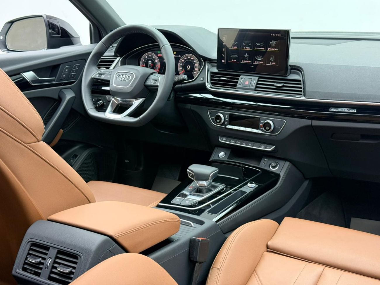أودي Q5 45 TFSI SPORTBACK S-LINE 2024 Audi Q5 45TFSI Quattro S-Line, 2029 Audi Warranty + Service Pack, Low Km, Fully Loaded, GCC