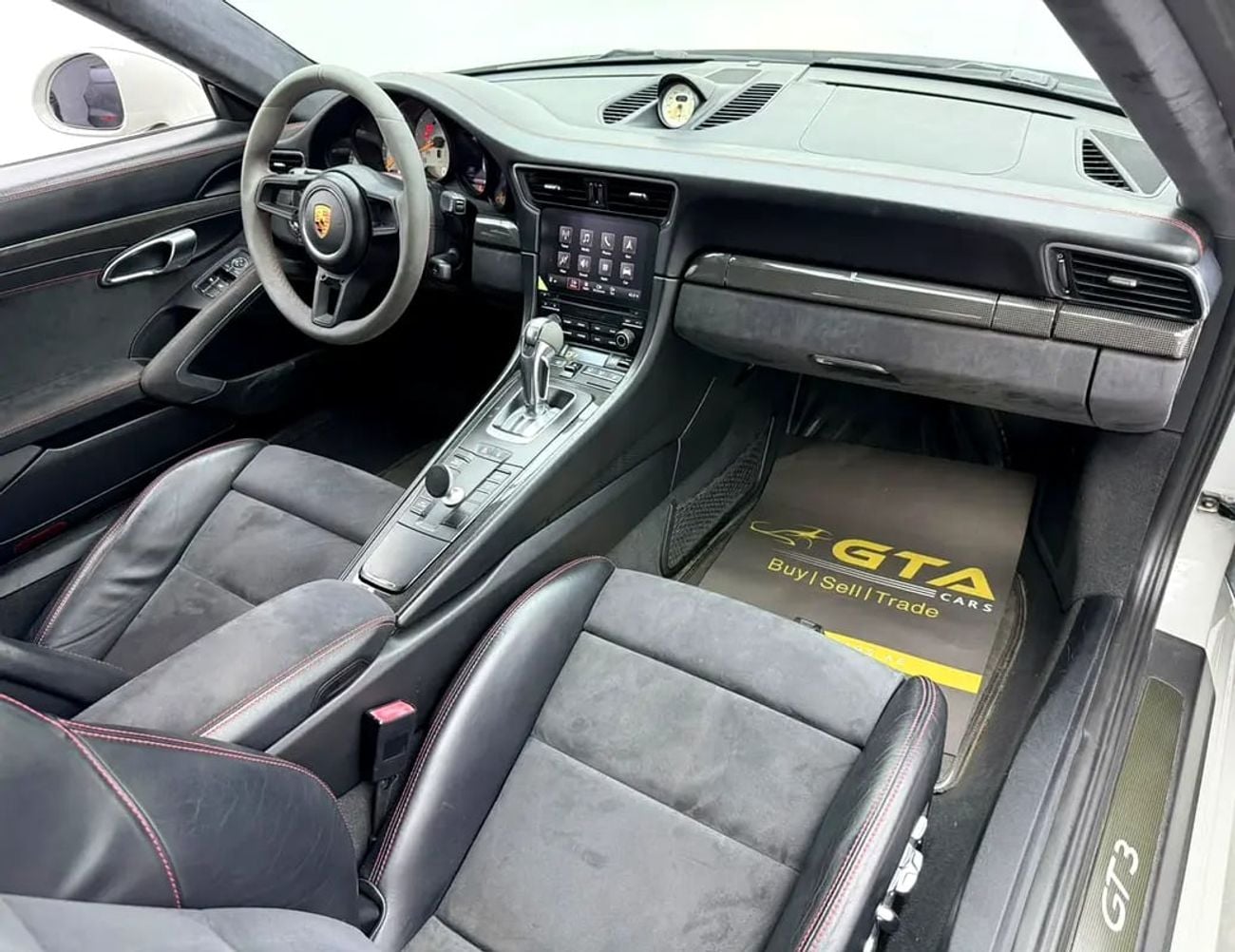 Porsche 911 GT3, Service History, Carbon Fiber Interior, Fully Loaded, GCC
