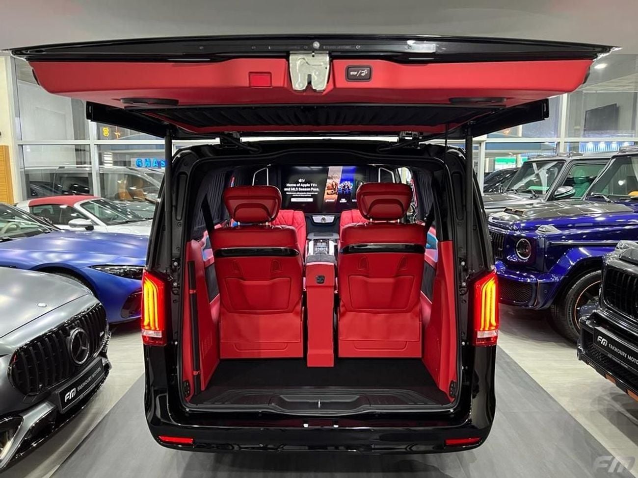 Mercedes Benz V 250 AVANTGARDE/E VIP BUSINESS VAN – FULL LUXURY OPTION | BRAND NEW | GCC | 2023 ORIGINAL BRABUS BODY KIT WITH CERTIF