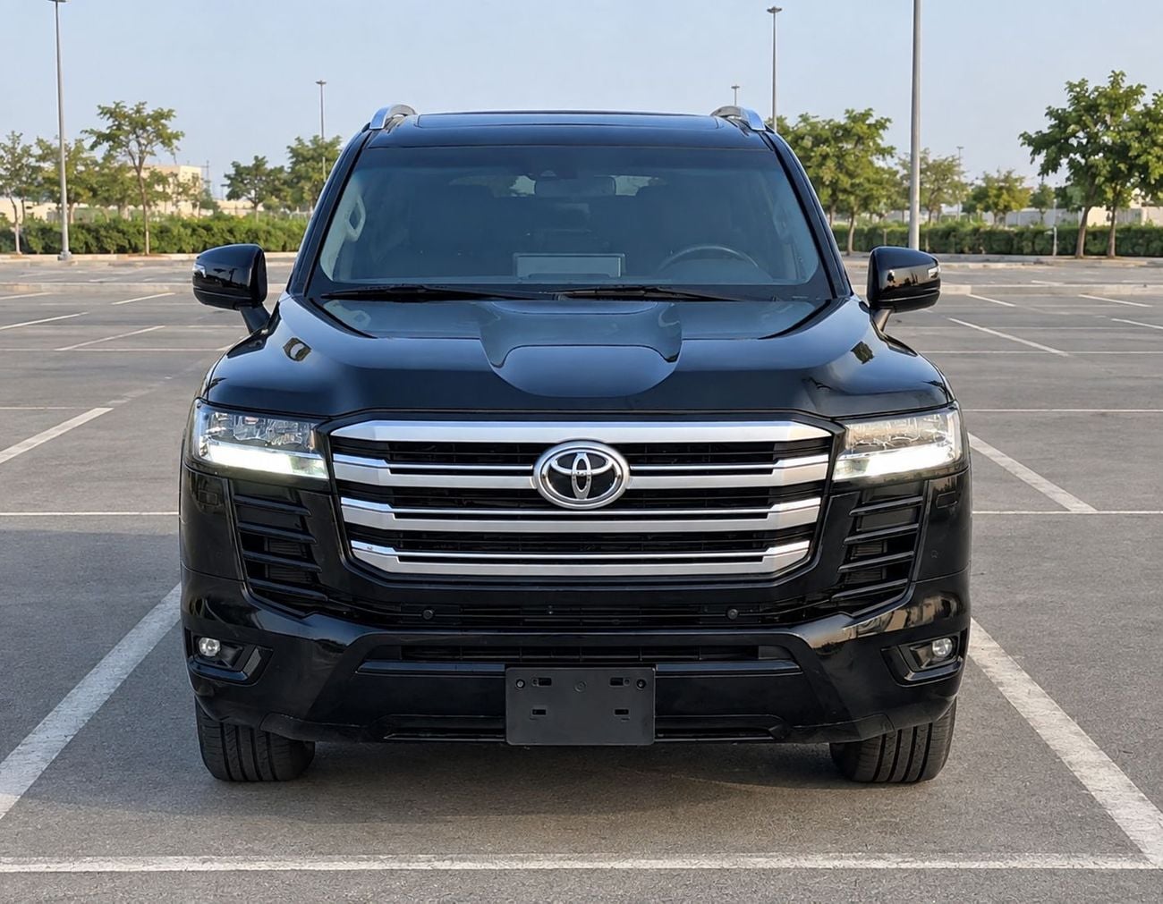 Toyota Land Cruiser VXR 2022MODEL 3.3L twin turbo v6 Diesel engine Colour Black Transmission Automatic Interior Black push s