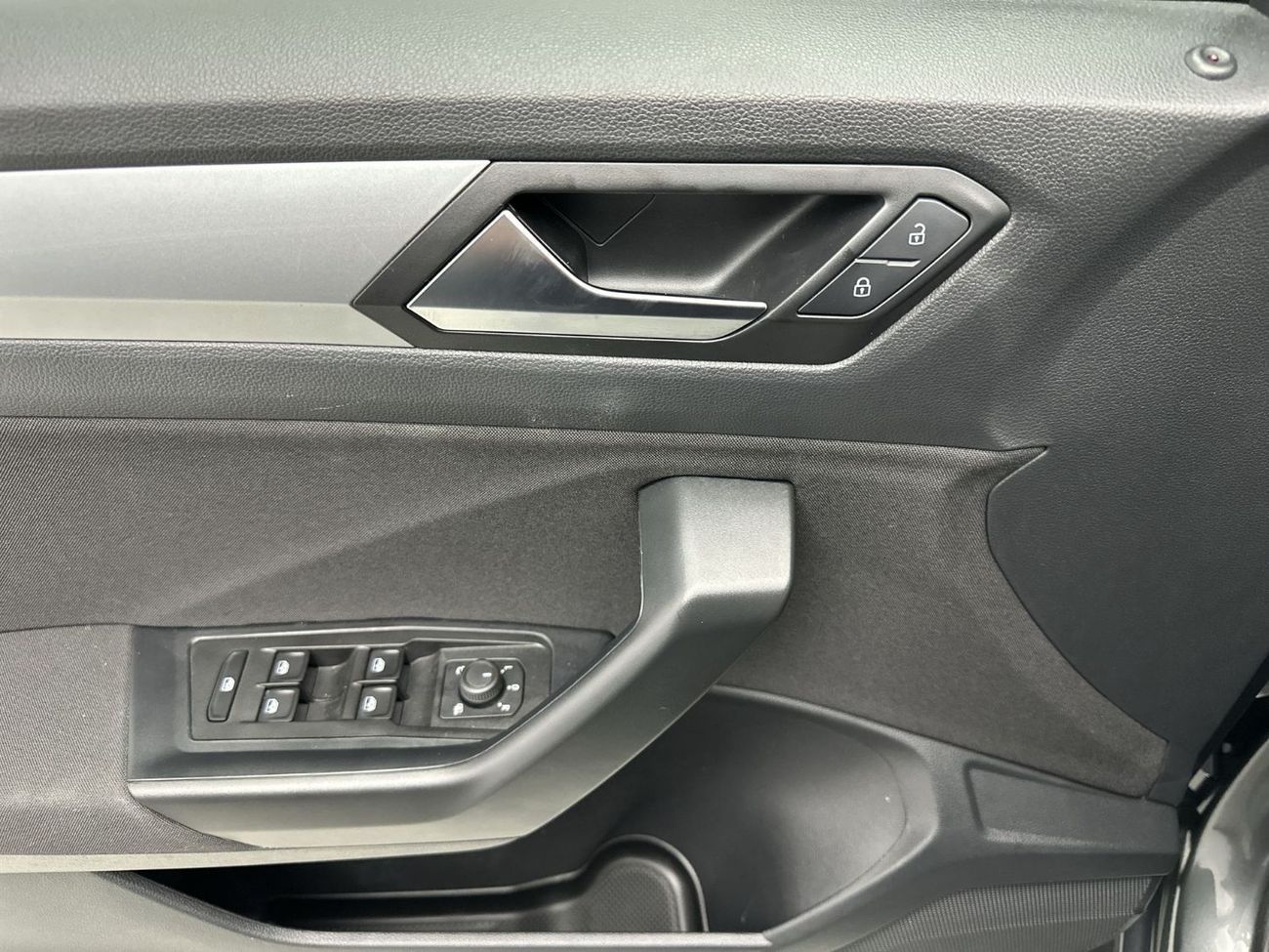 Volkswagen T-ROC LIFE with Camera 1.4L | Adaptive Cruise Control | Multi-color Digital Cockpit | VW Certified