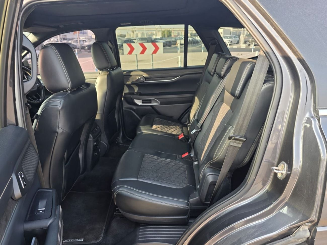 Ford Everest diesel 3.0L Platinum liter RHD ,7 seater only for export available