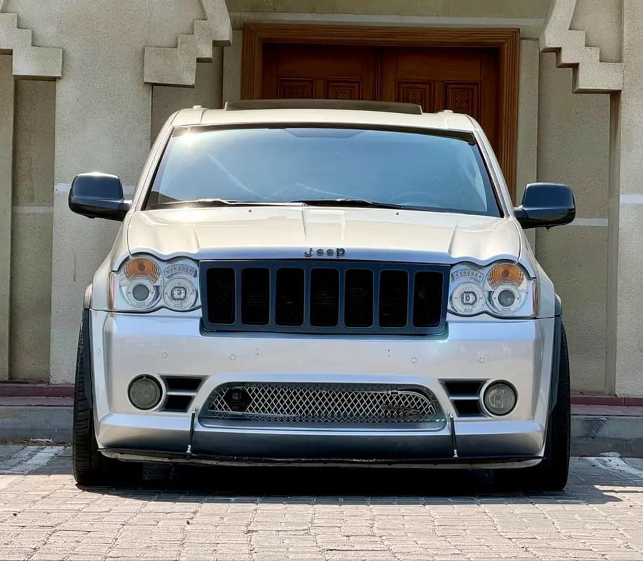 جيب جراند شيروكي SRT8 جيب جراند شيروكي SRT خليجي فل اوبشن SRT8 GCC Specs