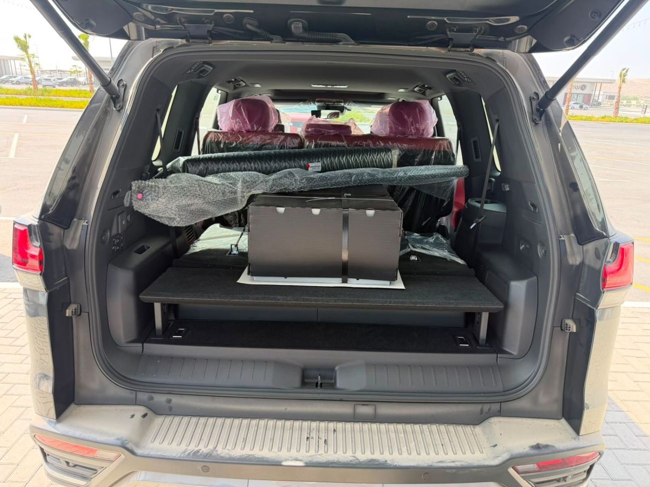 Lexus LX700h SIGNATURE LEXUS LX700 3.5HEV FULL OPTION 2026 GCC WITH AUTO PARK