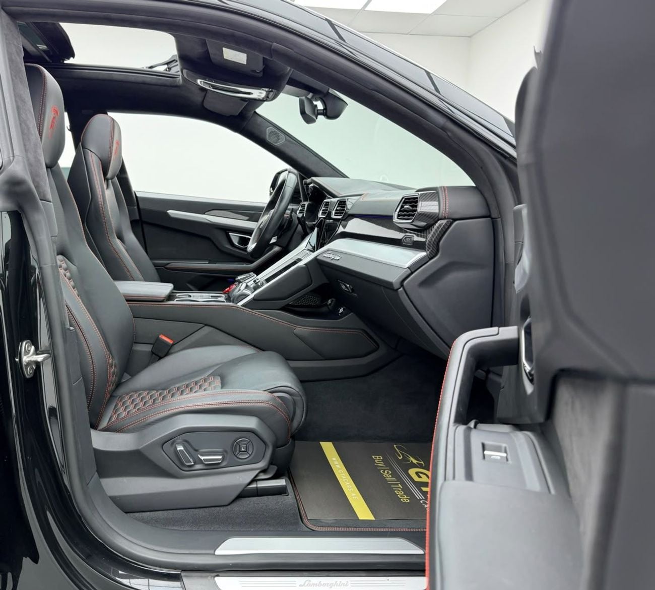 Lamborghini Urus STANDARD 2020 Lamborghini Urus, Warranty, Full Lamborghini Service History, Japanese Specs.