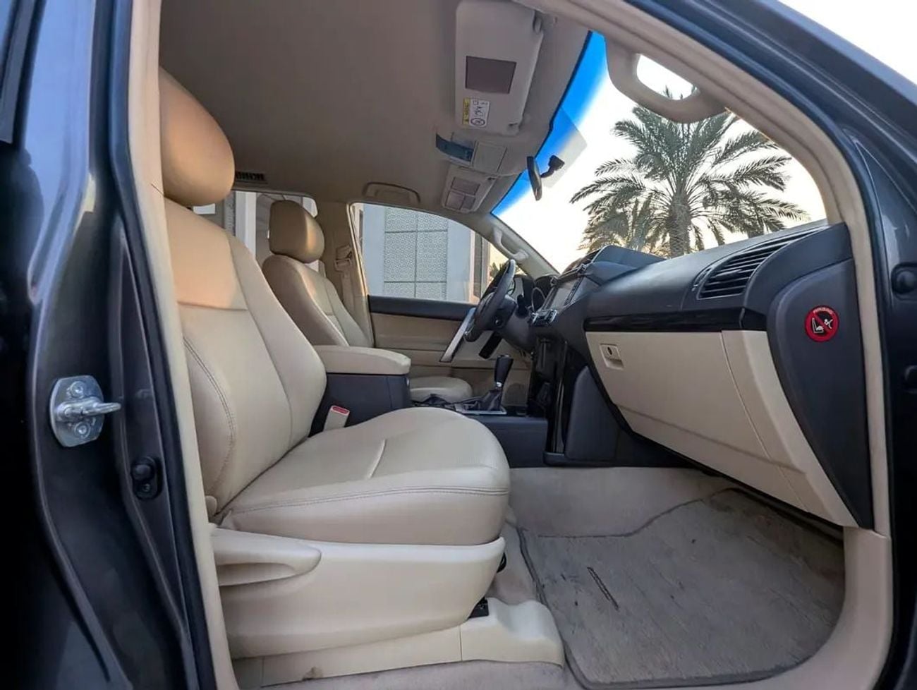 تويوتا برادو 60TH مواصفات خليجية، موديل 60، محرك V6 سعة 4.0 لتر، بحالة ممتازة