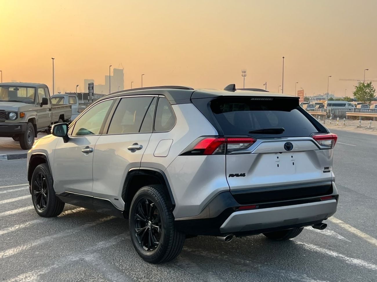 Toyota RAV4 2023 Toyota Rav4 Hybrid XSE Full Option 2.5L V4 - Sunrof - Leather Seat - AWD 4x4 - Rear Camera & Se