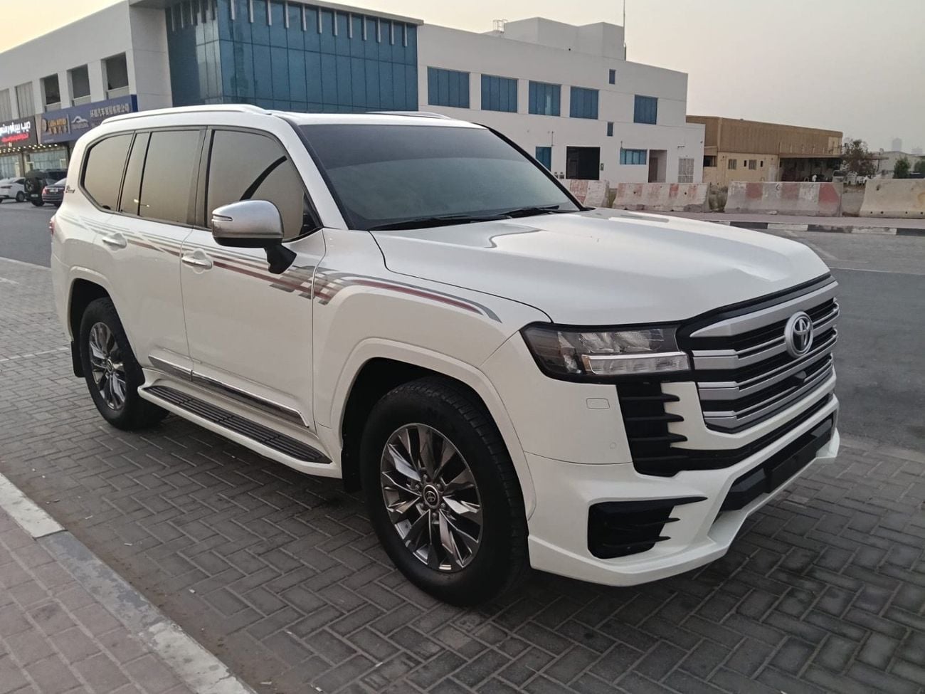 Toyota Land Cruiser VXR Twin Turbo 3.3L Diesel model 2022 Very neat and clean Title