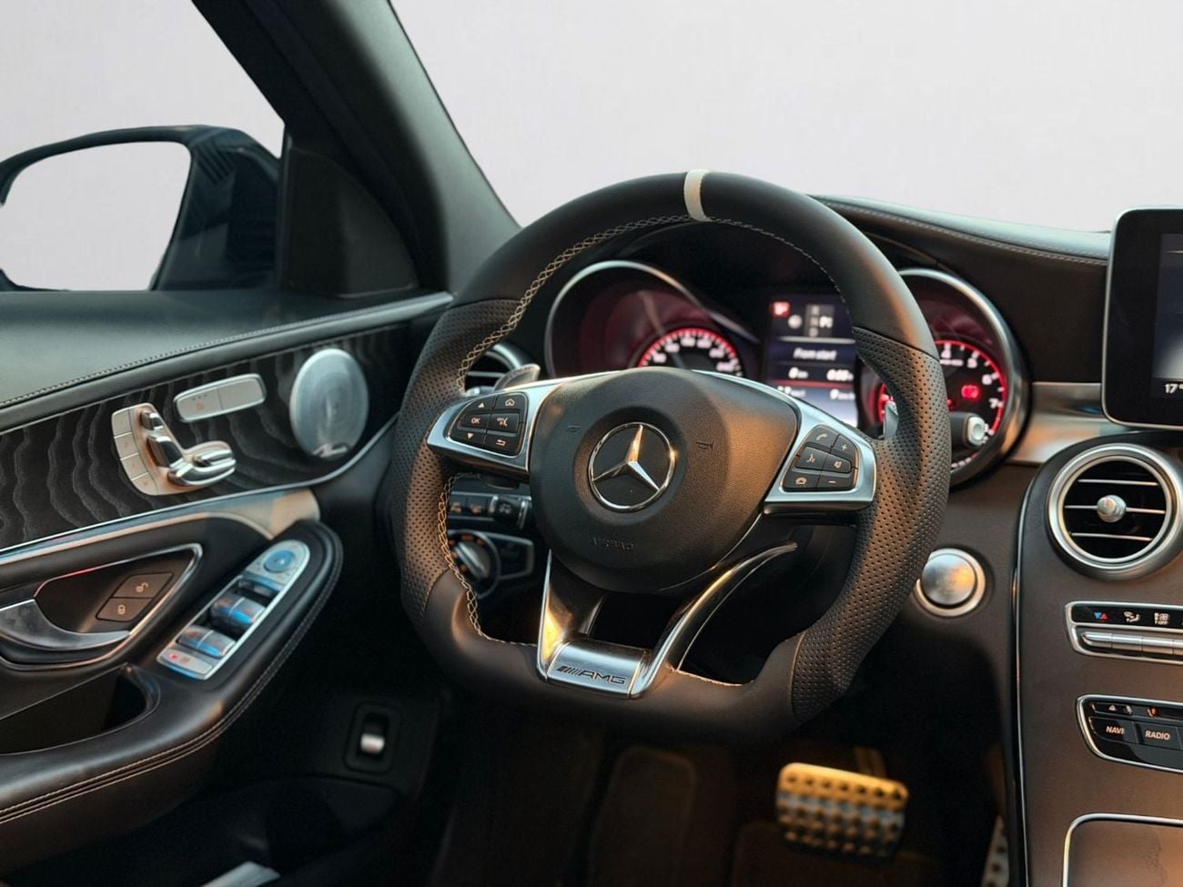 Mercedes Benz C63 AMG S 4.0L TWIN-TURBO V8 | 503 HP | 2 KEYS | ORIGINAL PAINT