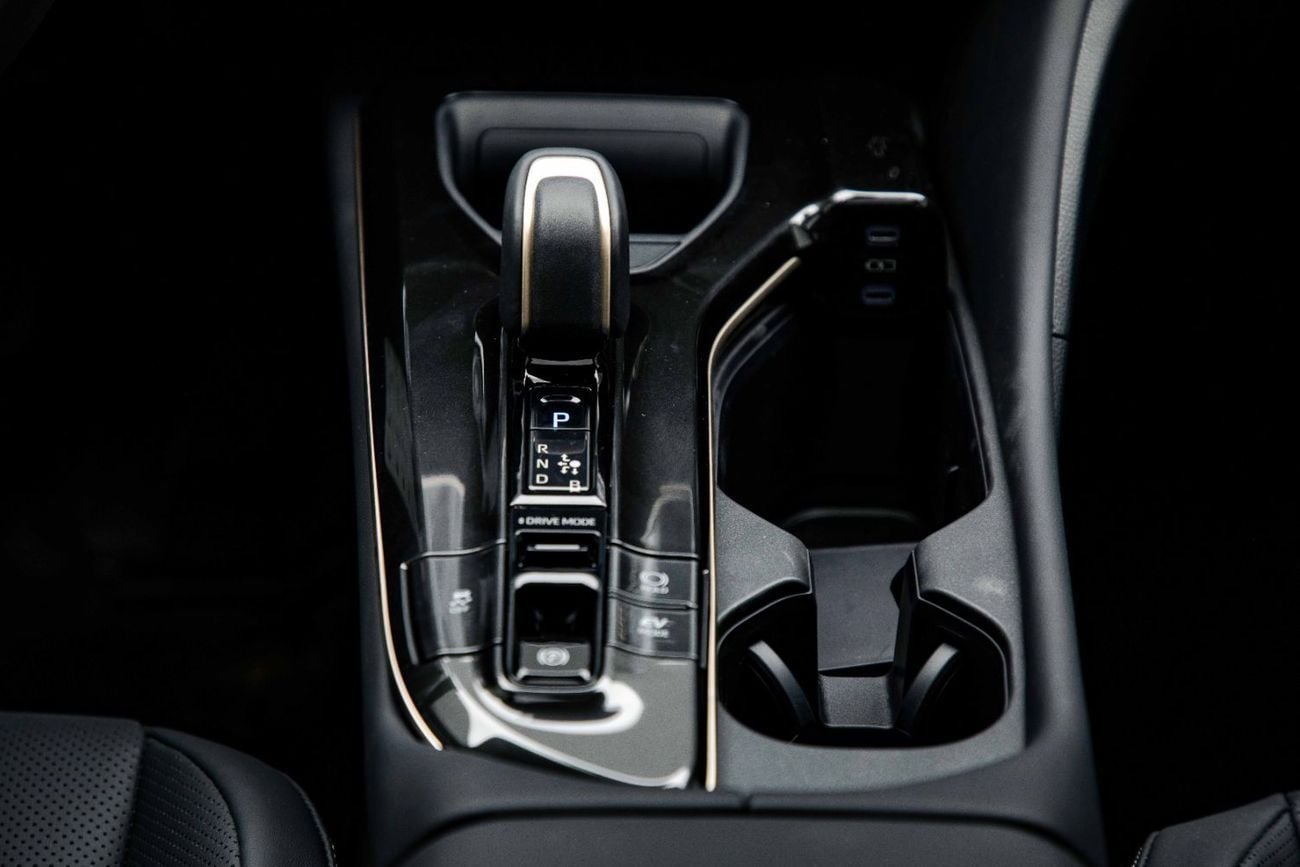 Toyota Crown PLATINUM HEV 2.5L - Precious White Pearl Inside Black | Export Only