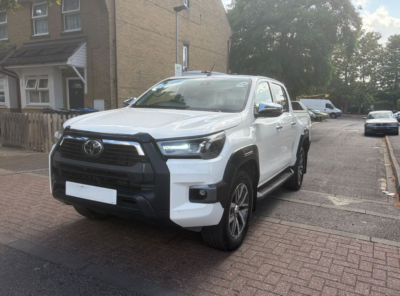 تويوتا هيلوكس . UK STOCK | 4WD | 2.4 Diesel Engine | AT | DOUBLE CABIN | INVINCIBLE