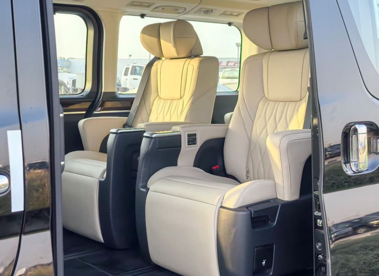 Toyota Granvia | 3.5L V6 PETROL | VIP SEATS |360*CAMERAS | GCC SPECS | MY2026