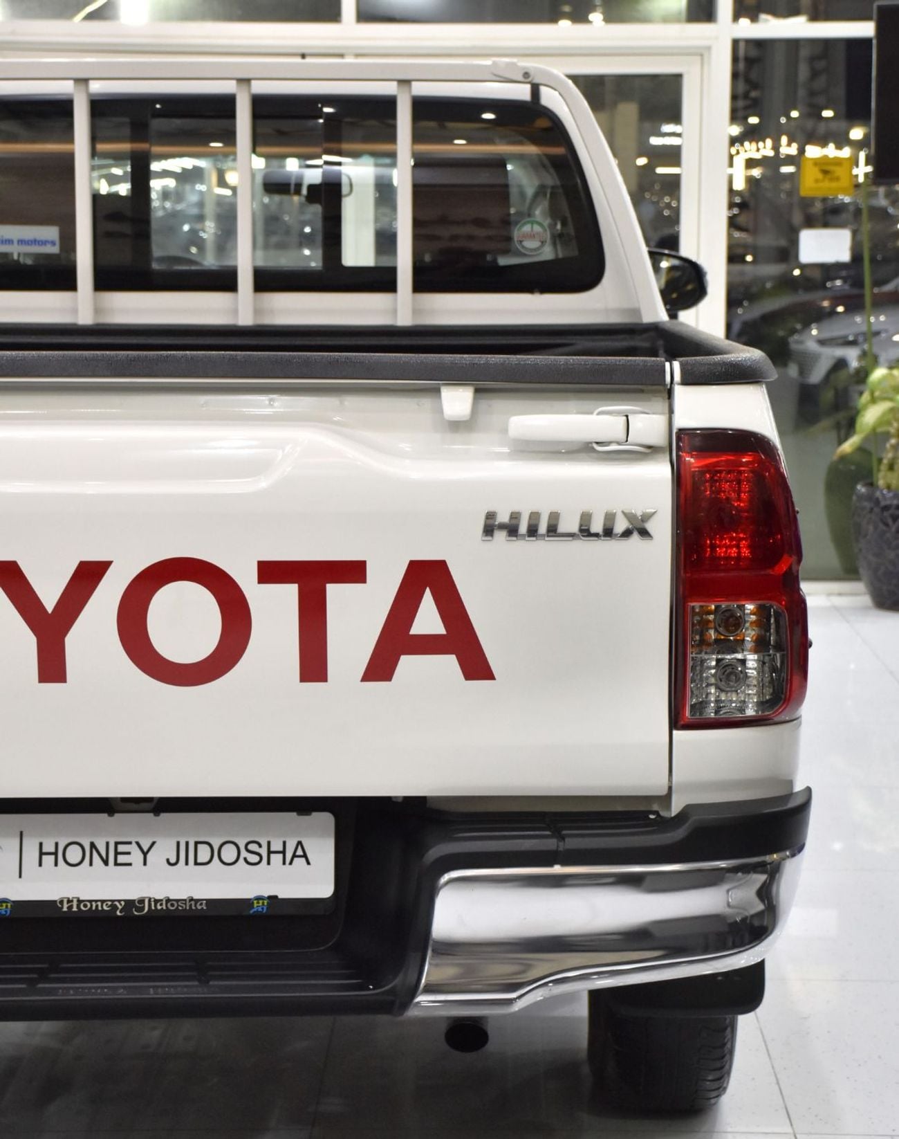 Toyota Hilux SGLX EXCELLENT DEAL for our Toyota Hilux 4WD ( 2025 Model ) in White Color GCC Specs