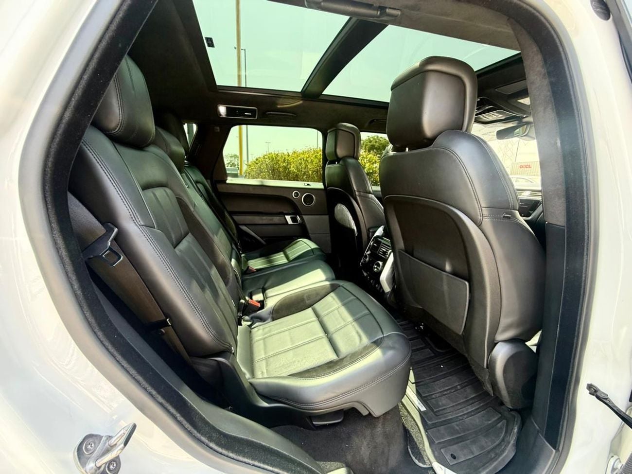 لاند روفر رينج روفر سبورت HST P400 3.0L l RANGE ROVER SPORT l GCC SPECS l FULL-SERVICE HISTORY l UNDER WARRANTY l