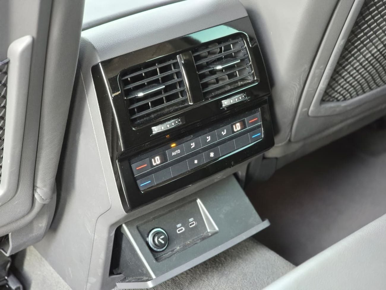Volkswagen Touareg ELEGANCE HL 3.0L VOLKSWAGEN TOUAREG 2024 GCC // UNDER WARRNTY // LOW MILEAGE // PERFECT CONDITION