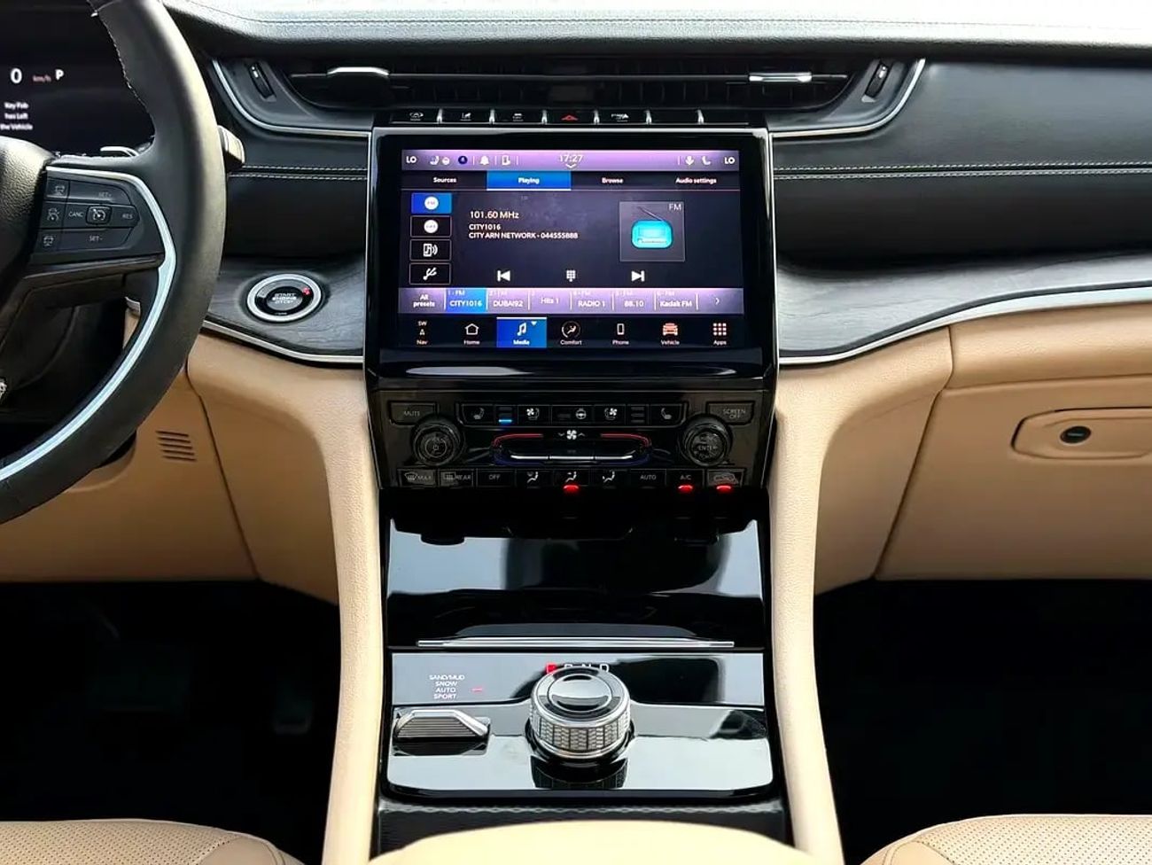 جيب جراند شيروكي ليميتد | FULL SERVICE HISTORY | 28,565 KM | GCC