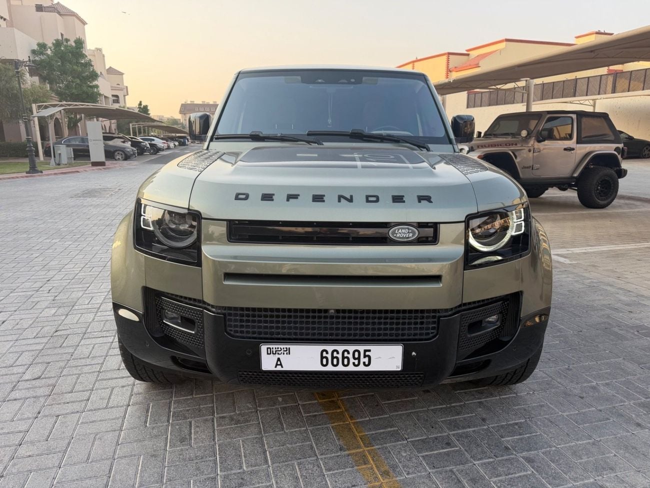 لاند روفر ديفندر 110 فيرست إديشن P400