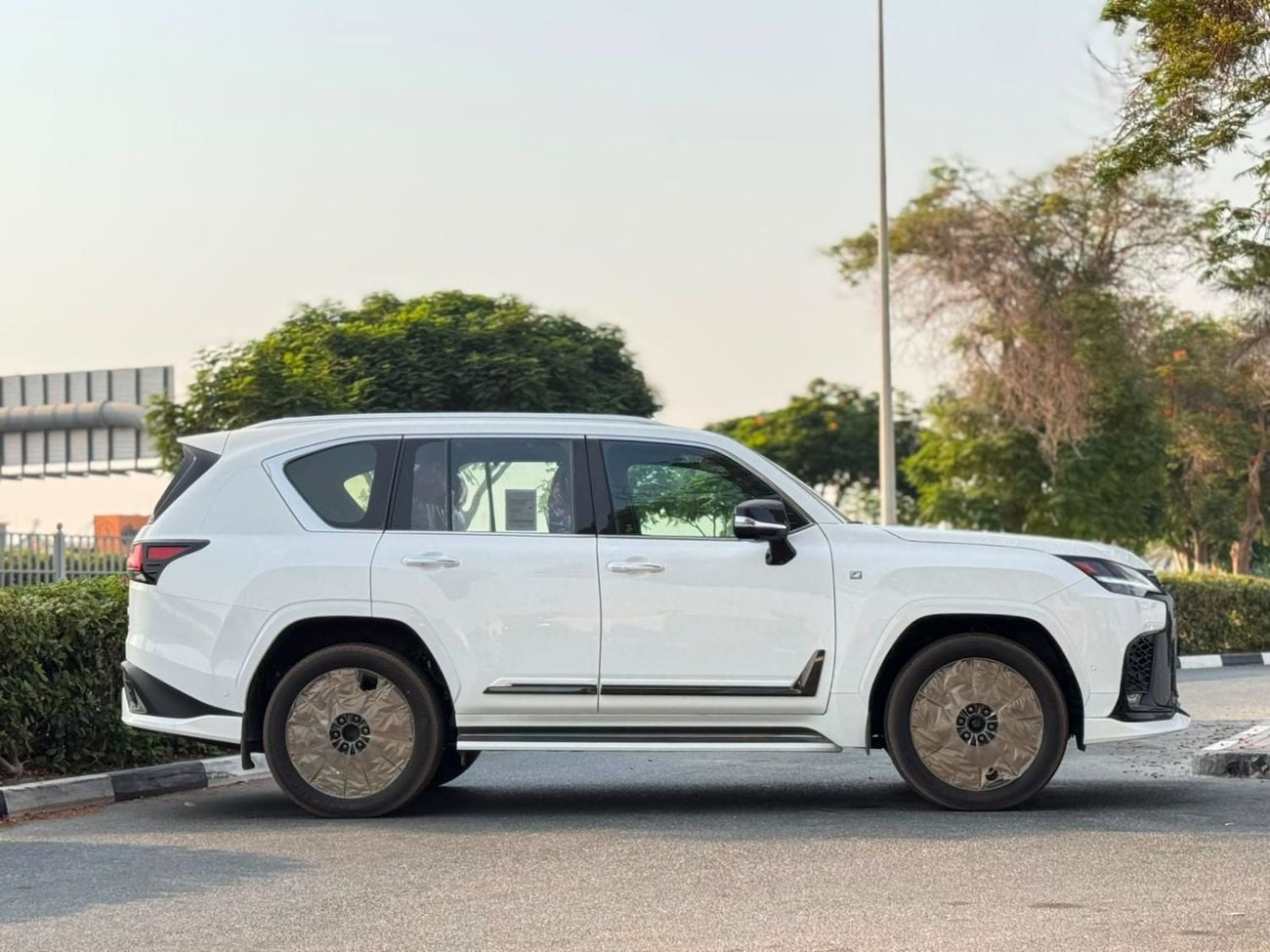 Lexus LX700h F SPORT