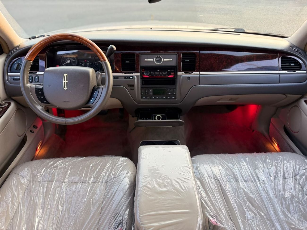 Lincoln Town Car SIGNATURE VERY CLEAN CAR LOW MILEAGE