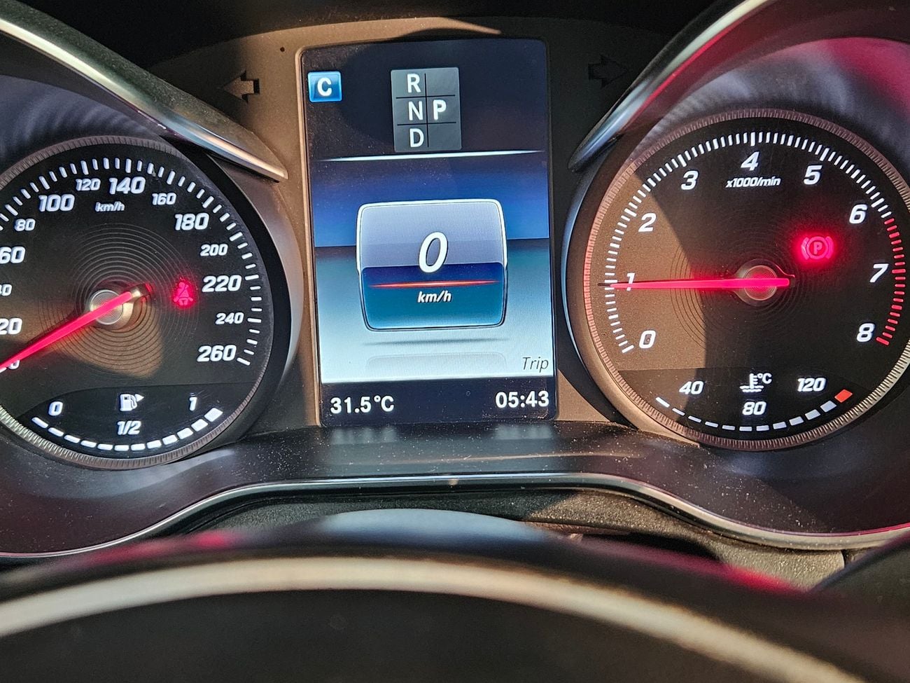 مرسيدس بنز GLC 300 E 4MATIC PREMIUM