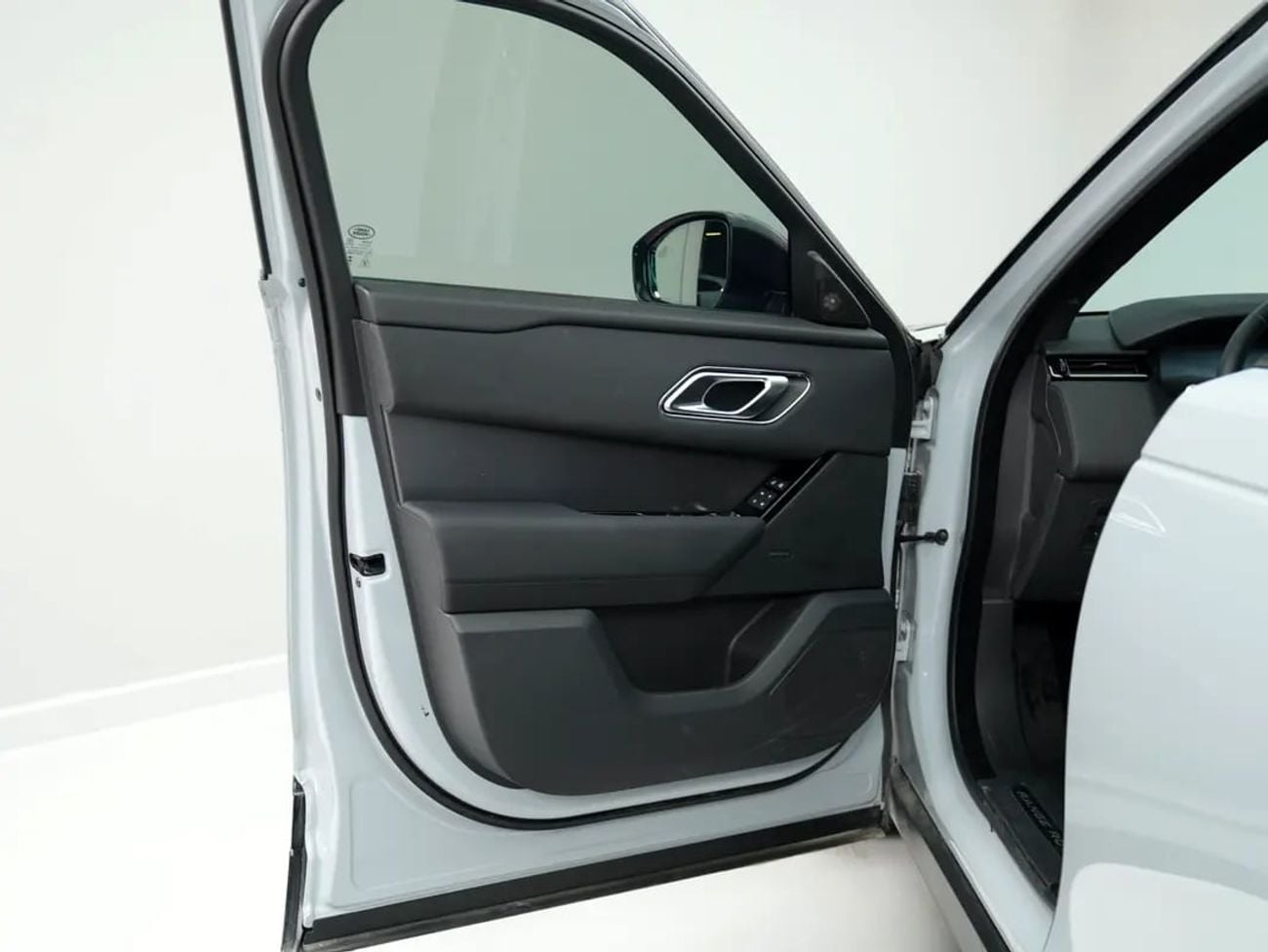 Land Rover Range Rover Velar DYNAMIC SE P250 European Specs - Brand