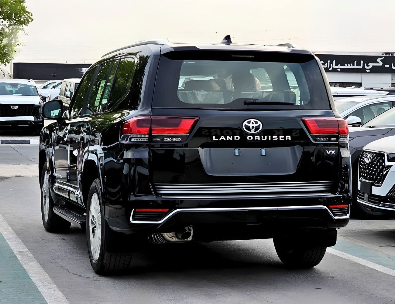 تويوتا لاند كروزر في إكس تويوتا لاندكروزر VX LC300 || محرك بنزين 4.0 لتر V6، ناقل حركة أوتوماتيكي، دفع رباعي | رادار | مشغل D