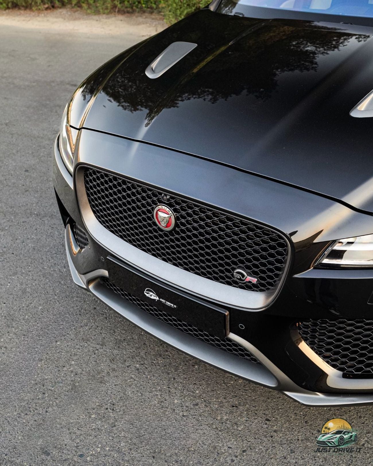 Jaguar F-PACE SVR