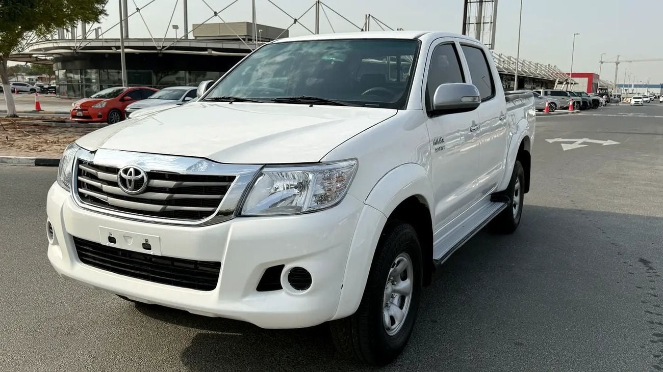 Toyota Hilux DLS 2.7L 4x4 Double Cab DLS | GCC Specs