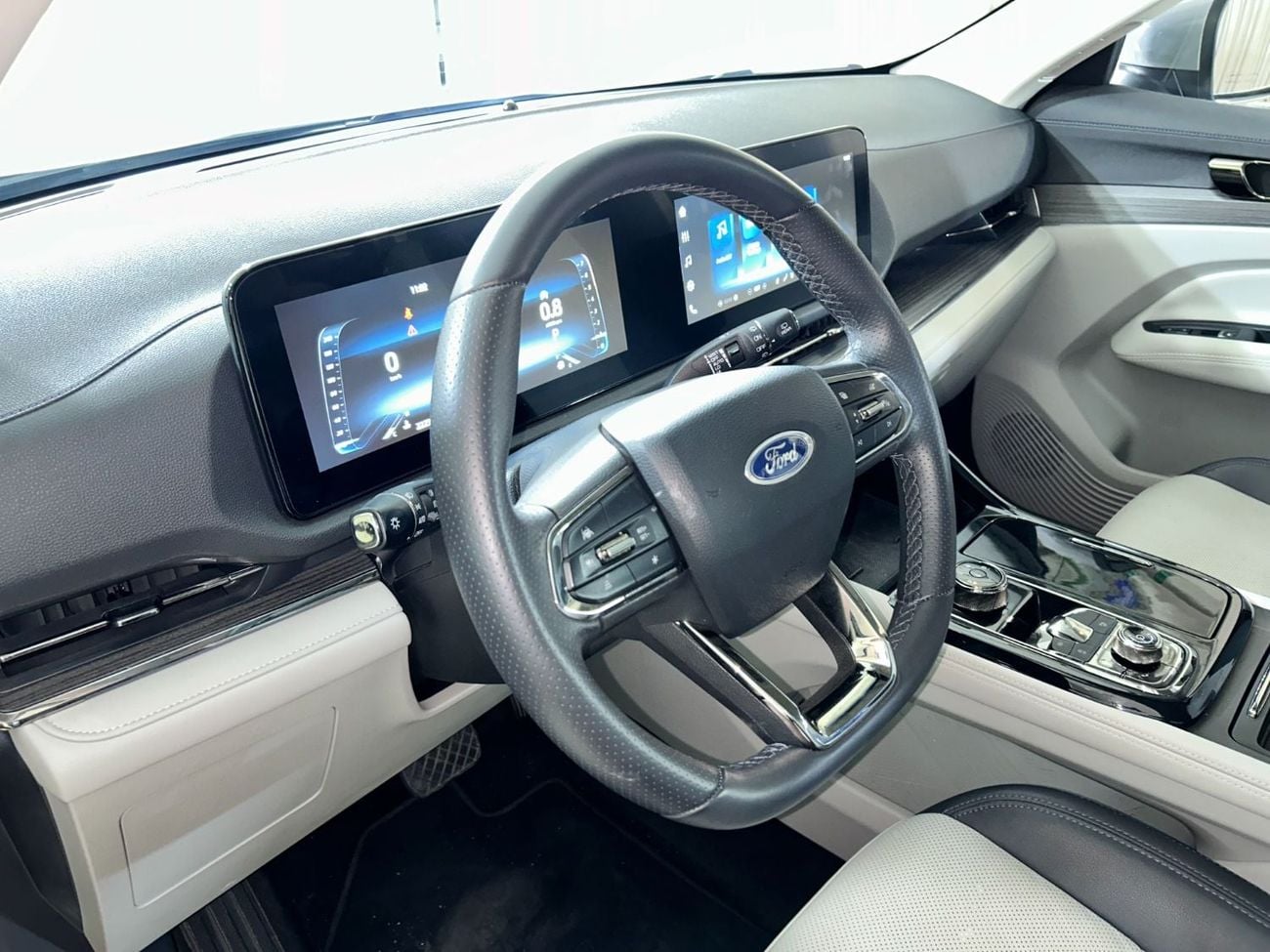 فورد تيريتوري TITANIUM TER4225/ سيارات الطاير / معرض القوز